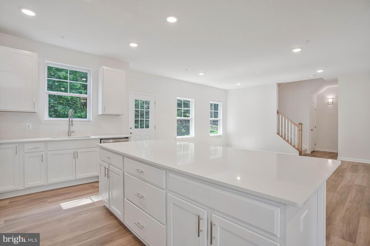 WOODLAND BEACH - Residential