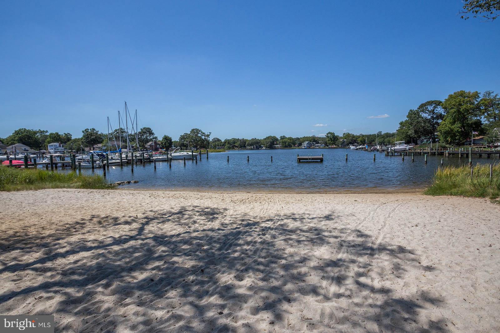 WOODLAND BEACH - Residential