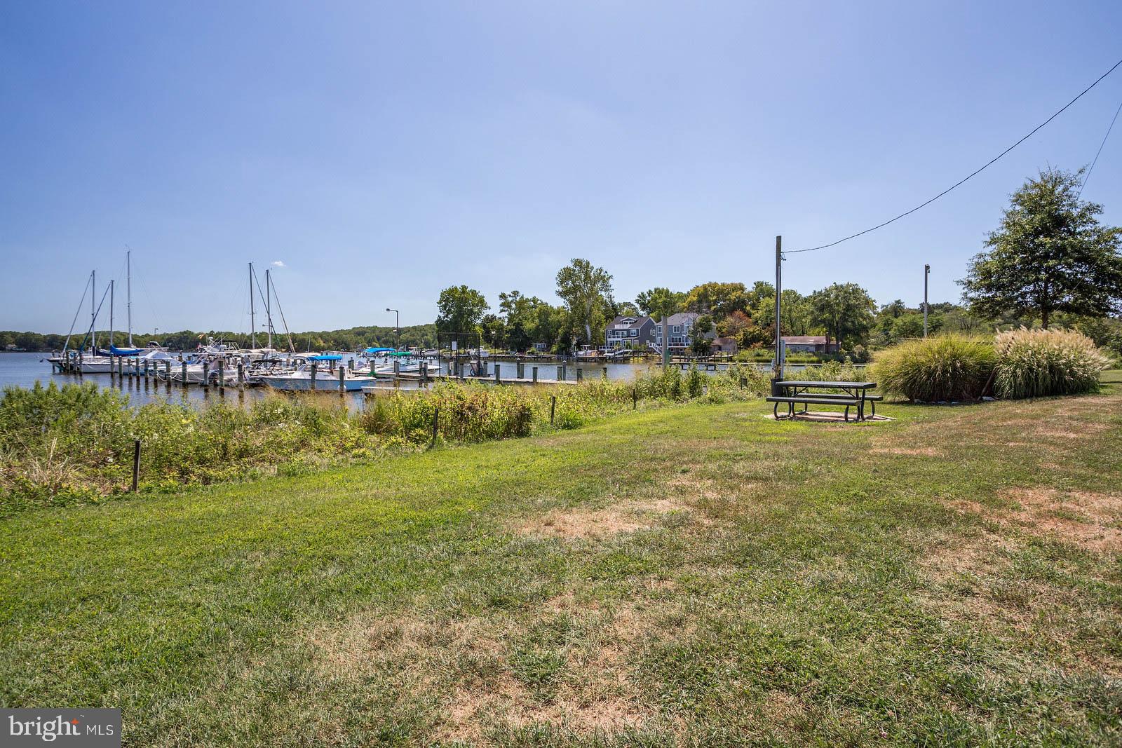 WOODLAND BEACH - Residential