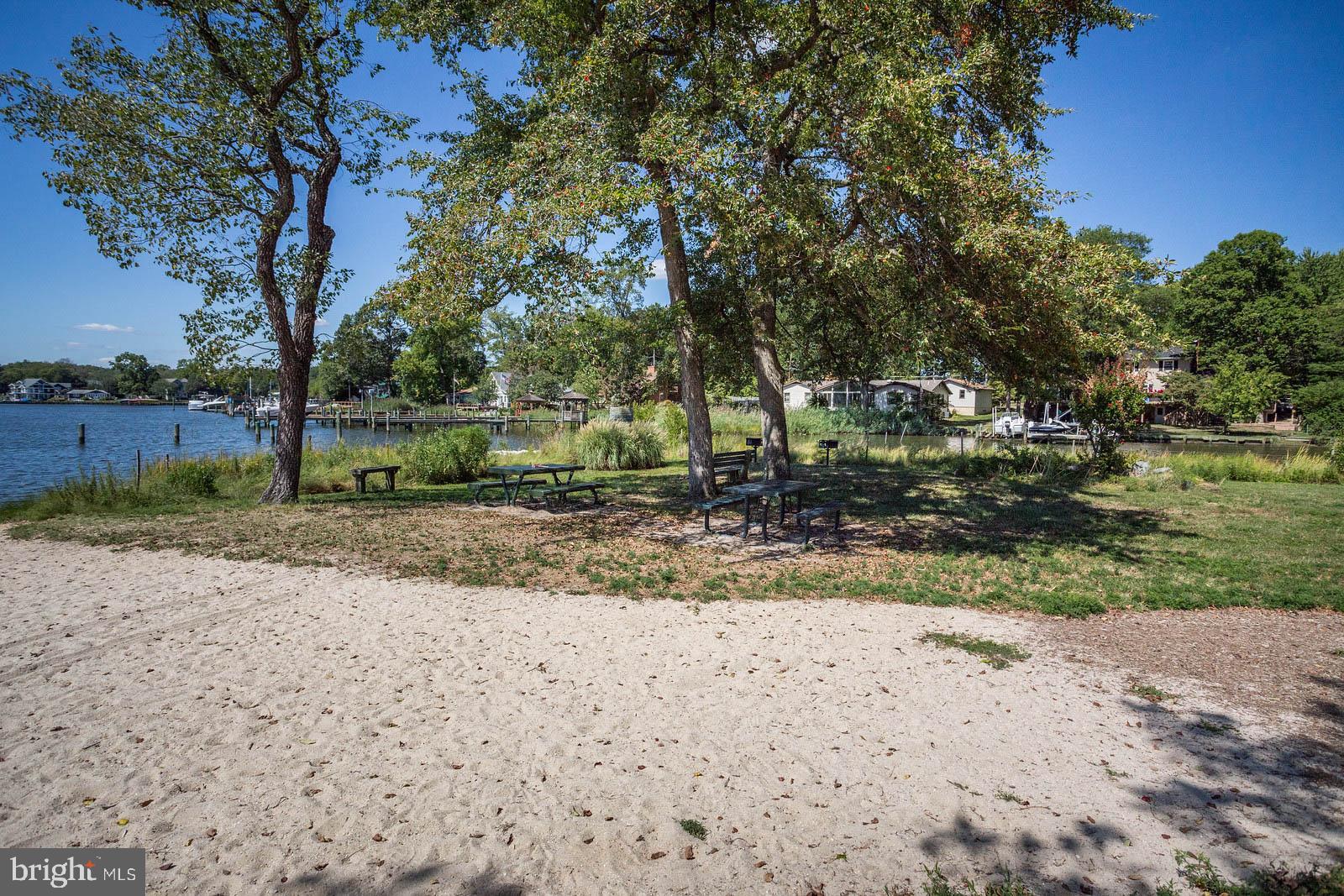 WOODLAND BEACH - Residential