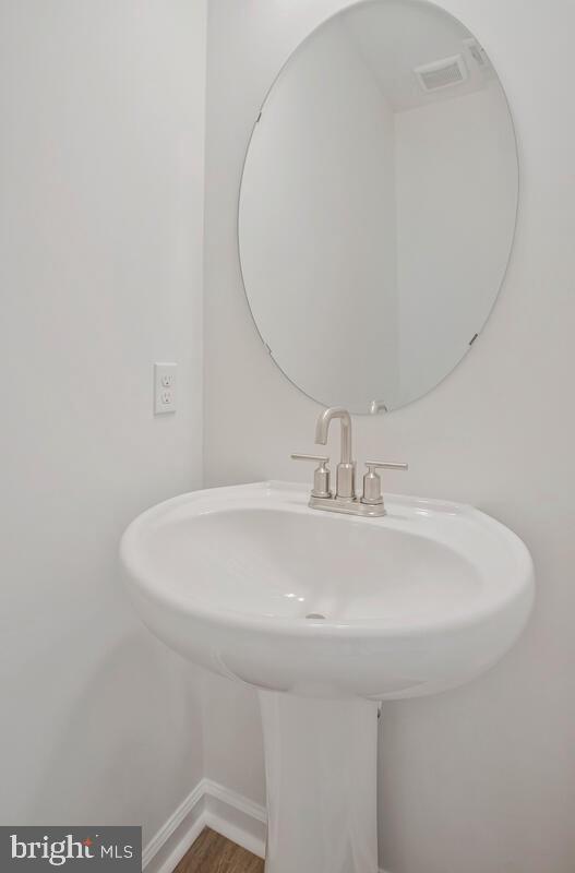 WOODLAND BEACH - Residential