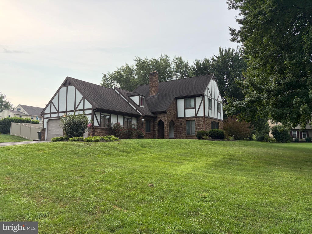 Photo of 60 Country Court, LANDISVILLE, PA 17538 (MLS # PALA2092984)