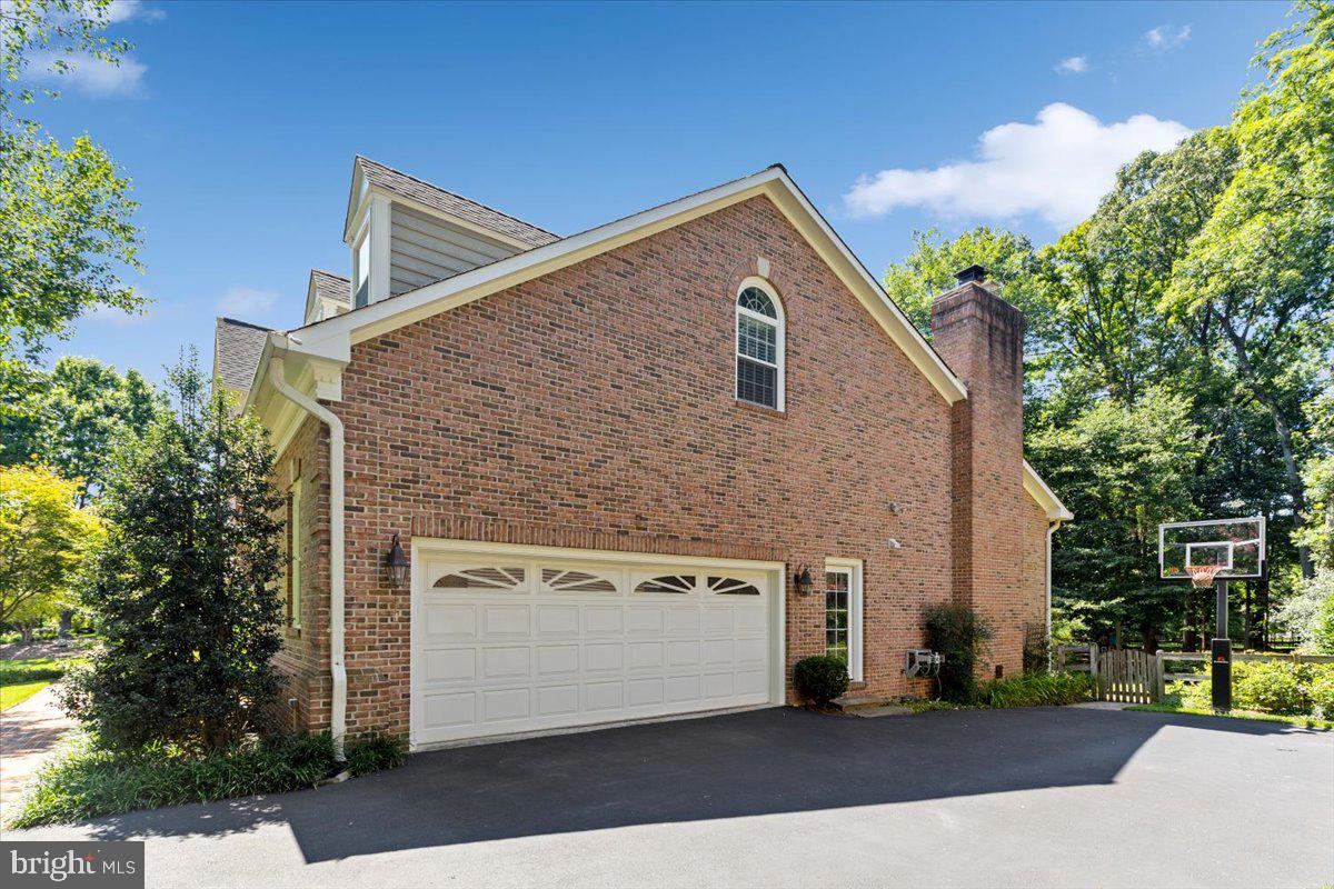 3285 WILLOW GLEN DRIVE