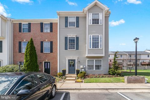 Townhouse For Sale - 1010 Carbondale Way<br/> GAMBRILLS, MD 21054