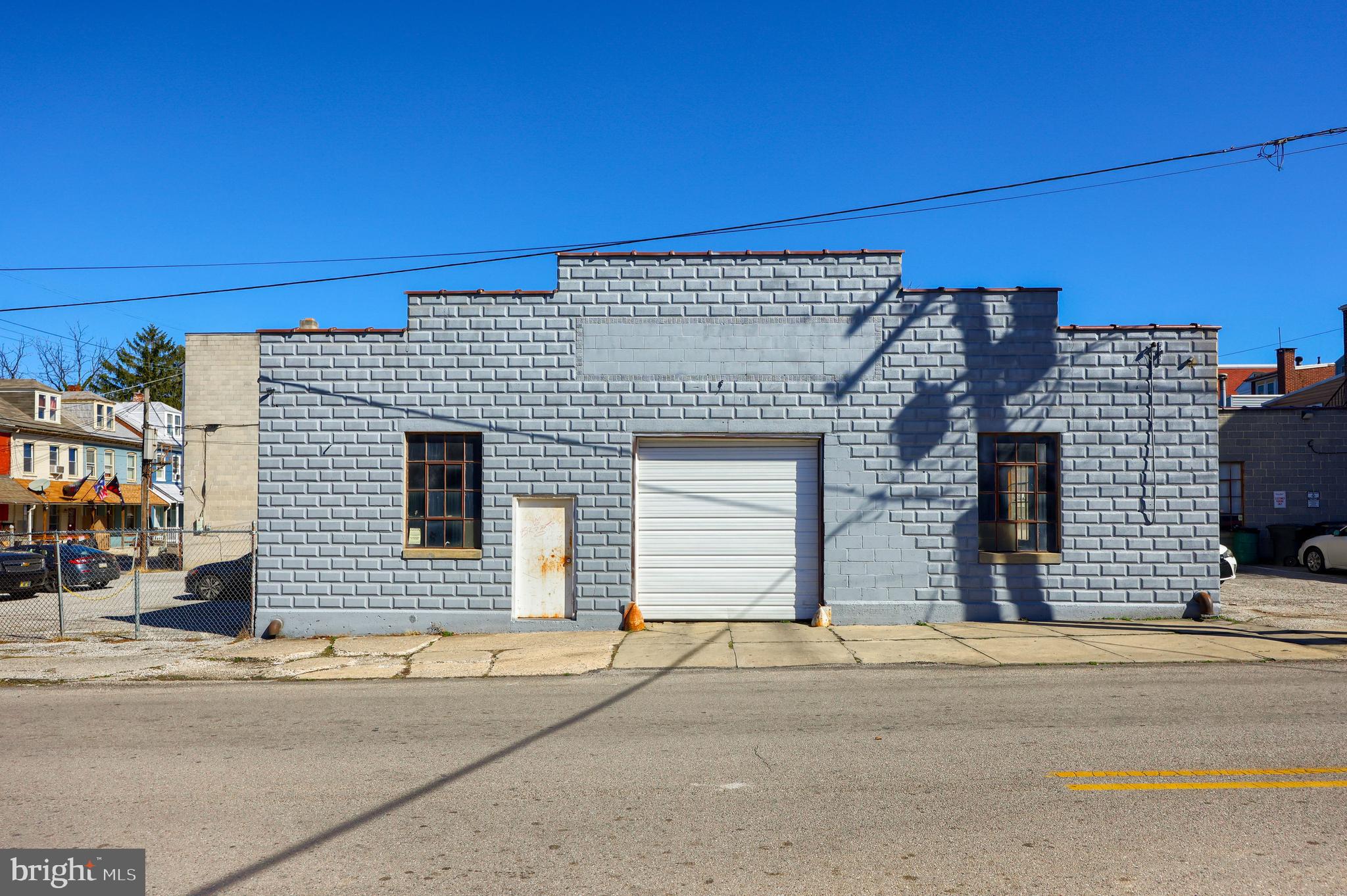667 W MARKET STREET