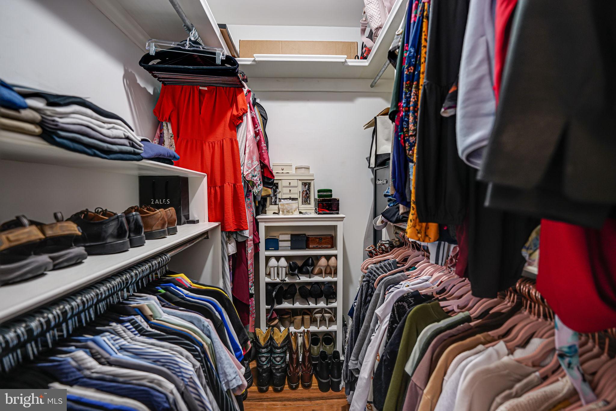 LIFESTYLE AT SULLY STATION - Residential