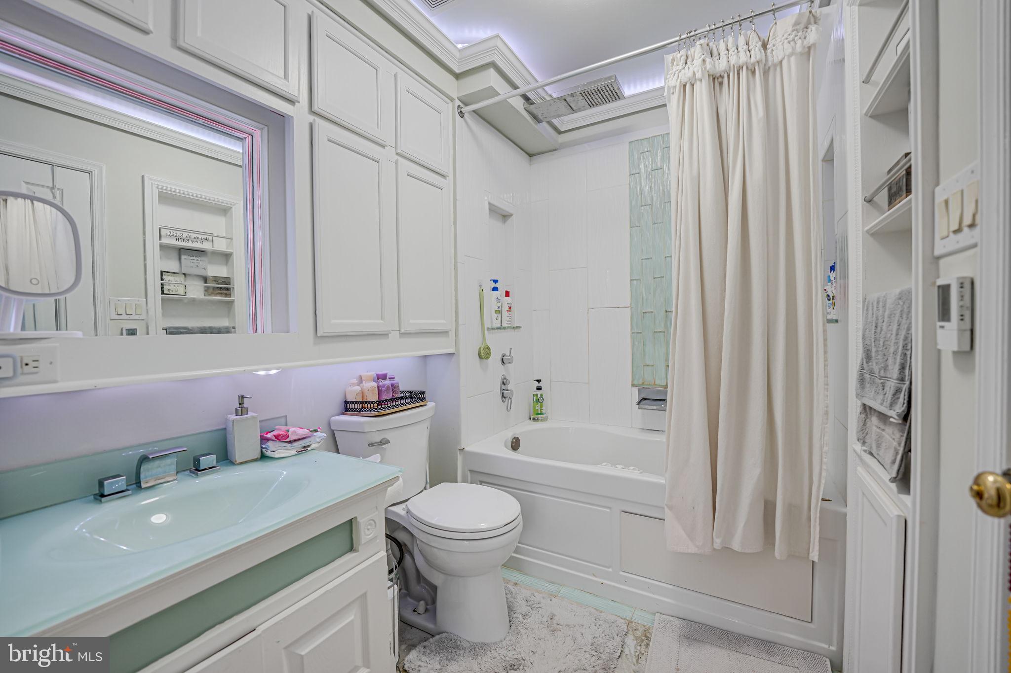 LIFESTYLE AT SULLY STATION - Residential