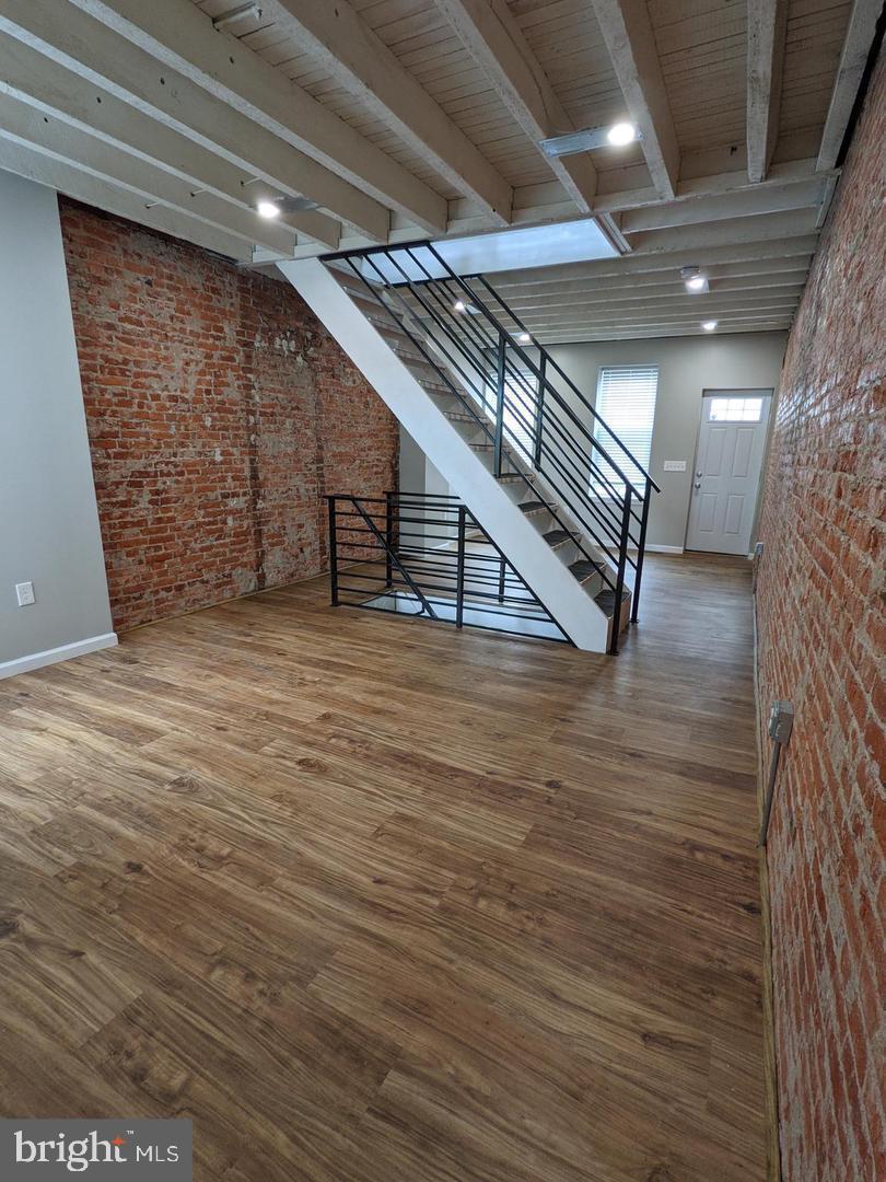 PORT RICHMOND - Residential Lease