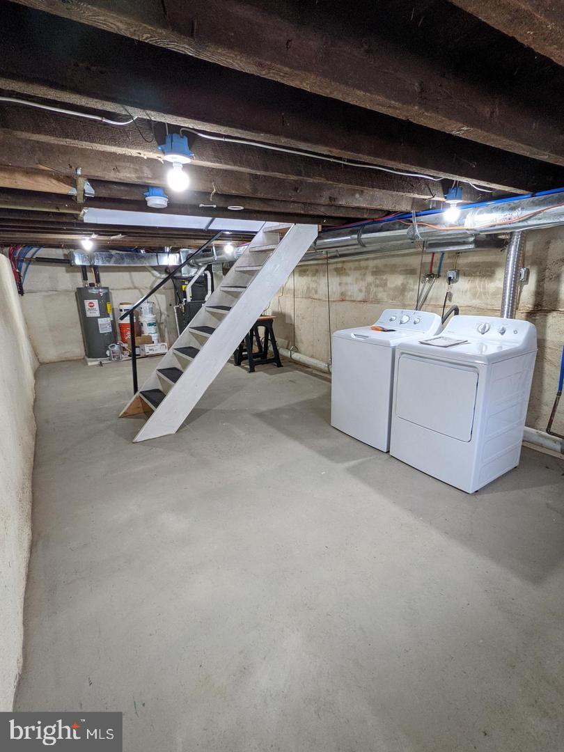 PORT RICHMOND - Residential Lease