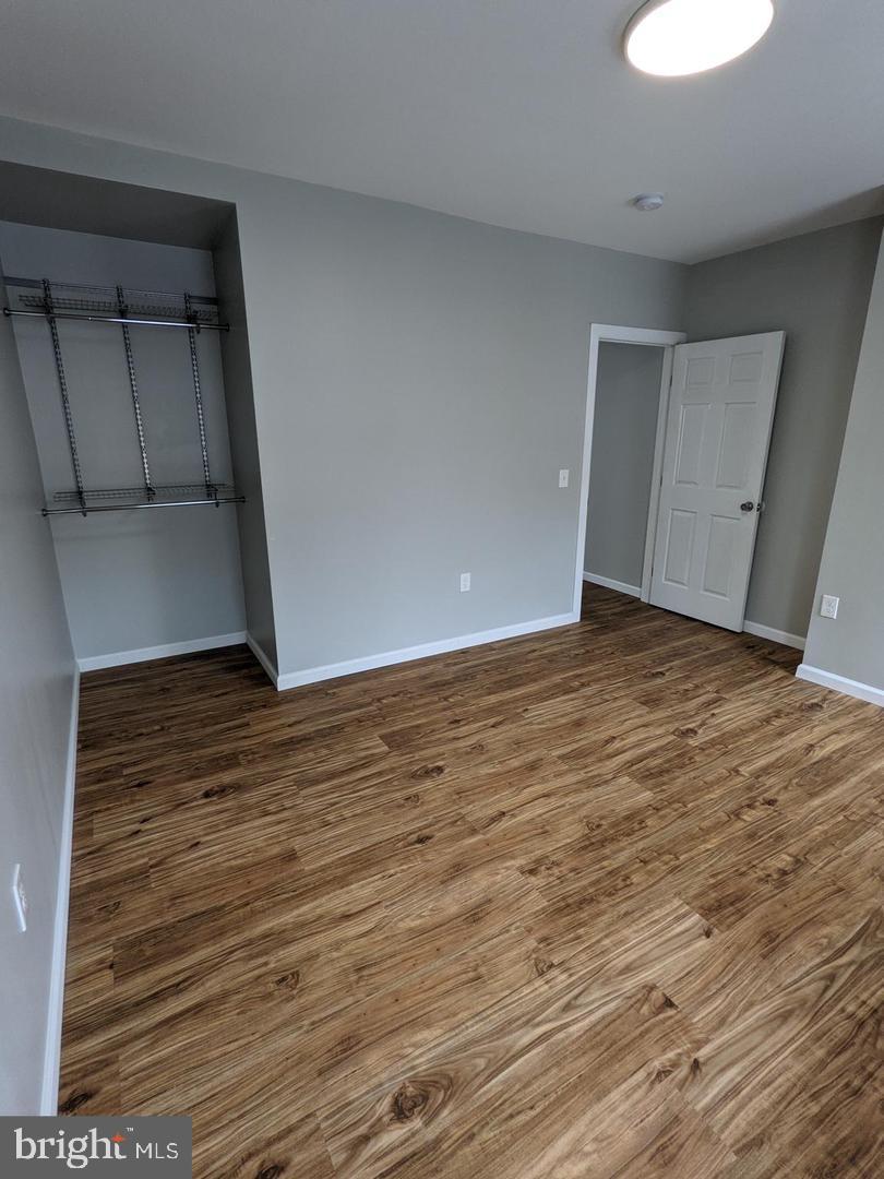 PORT RICHMOND - Residential Lease