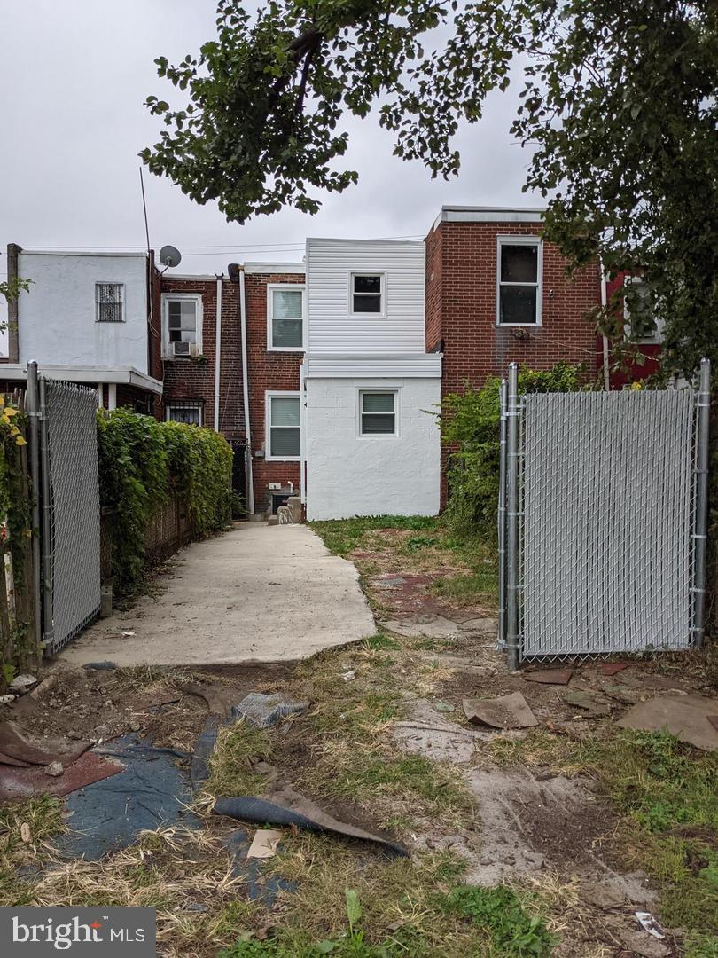PORT RICHMOND - Residential Lease