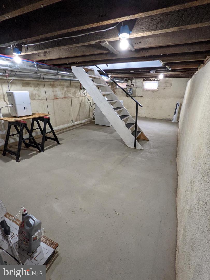 PORT RICHMOND - Residential Lease