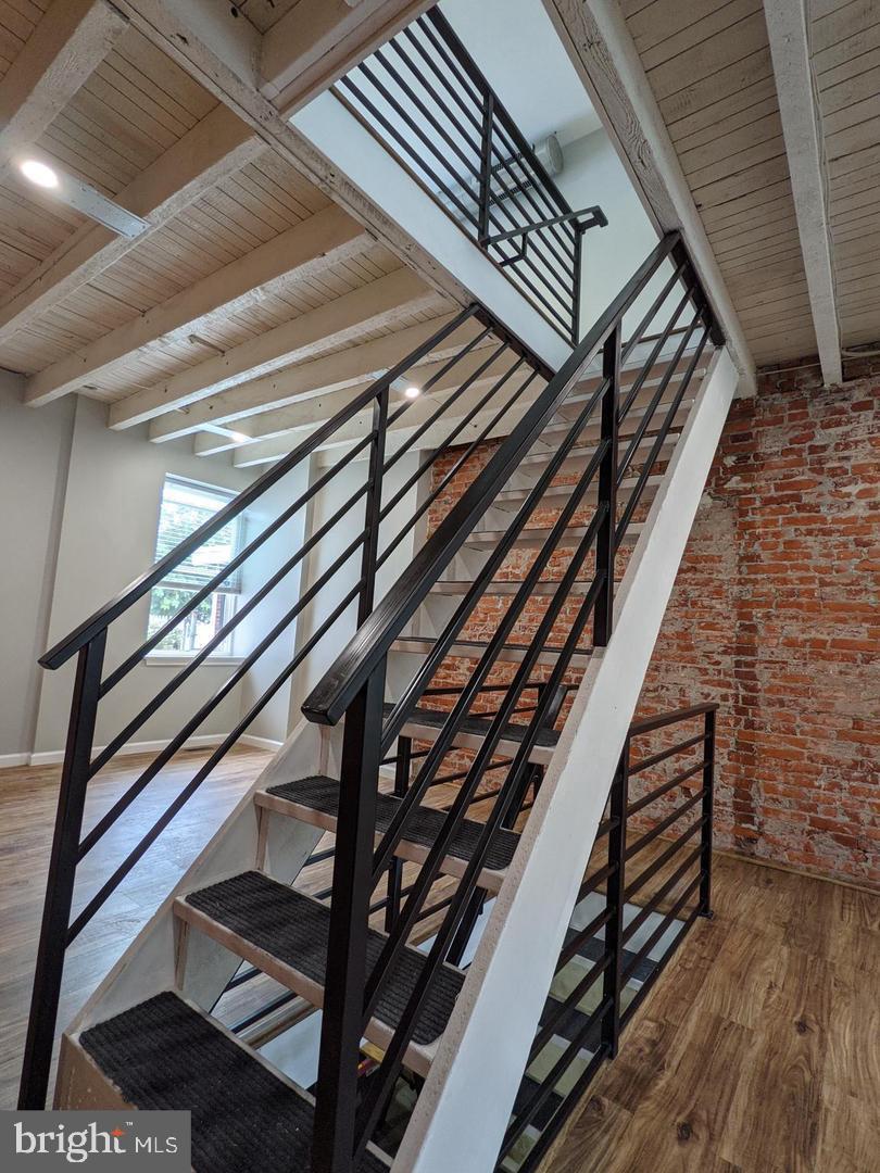 PORT RICHMOND - Residential Lease