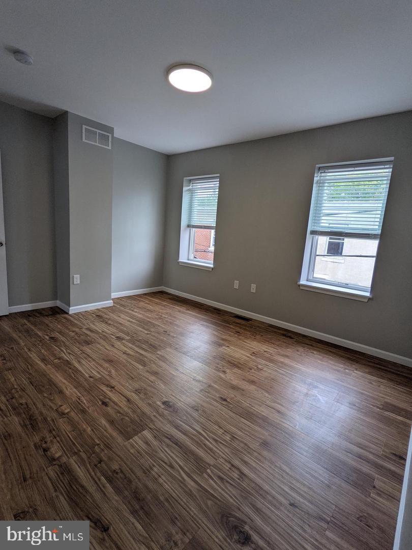 PORT RICHMOND - Residential Lease