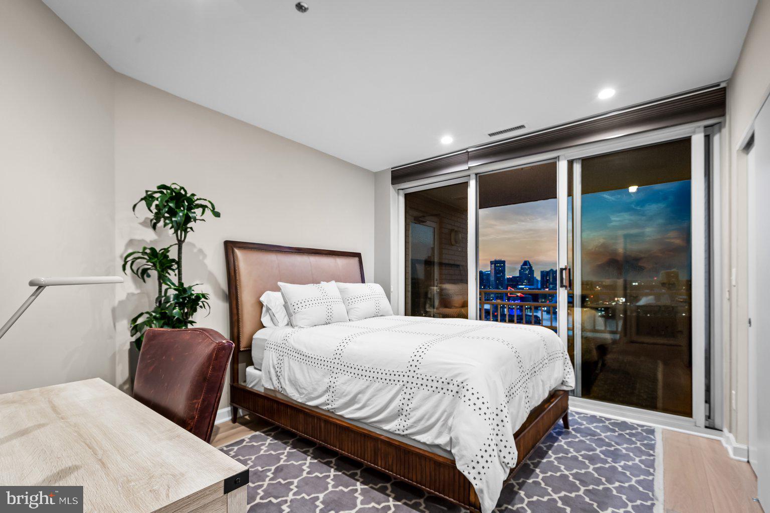 HARBORVIEW TOWERS - Residential