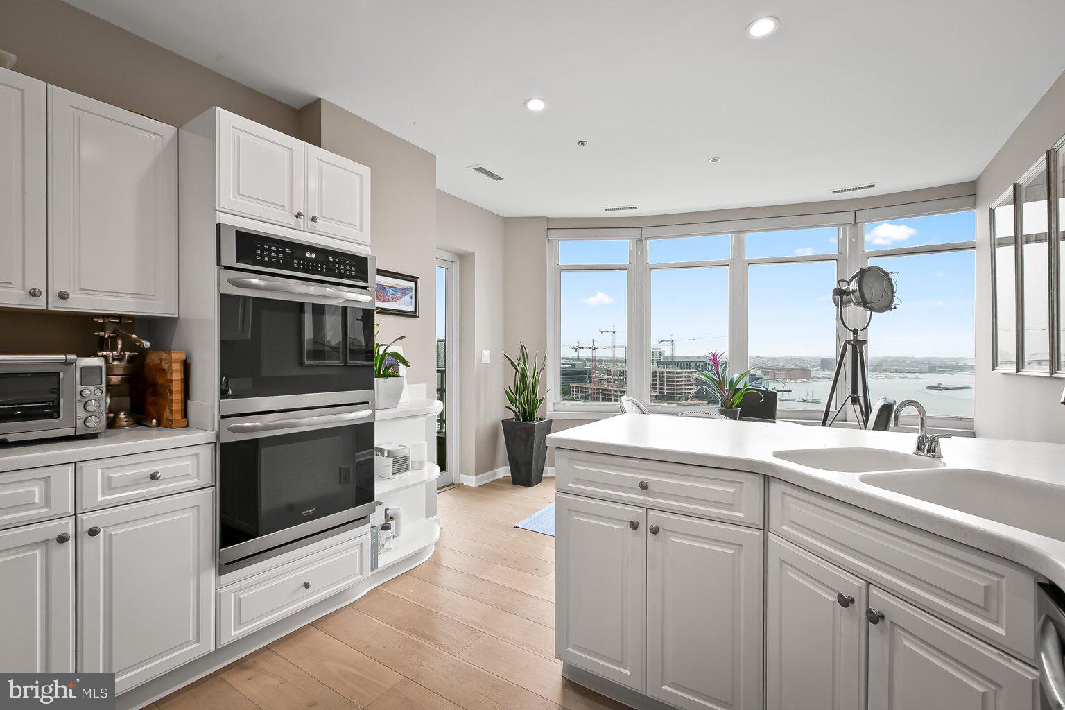 HARBORVIEW TOWERS - Residential