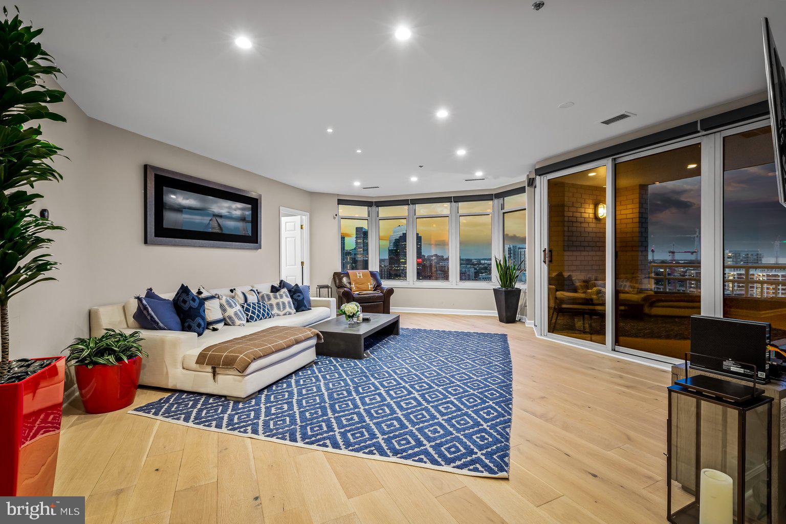 HARBORVIEW TOWERS - Residential