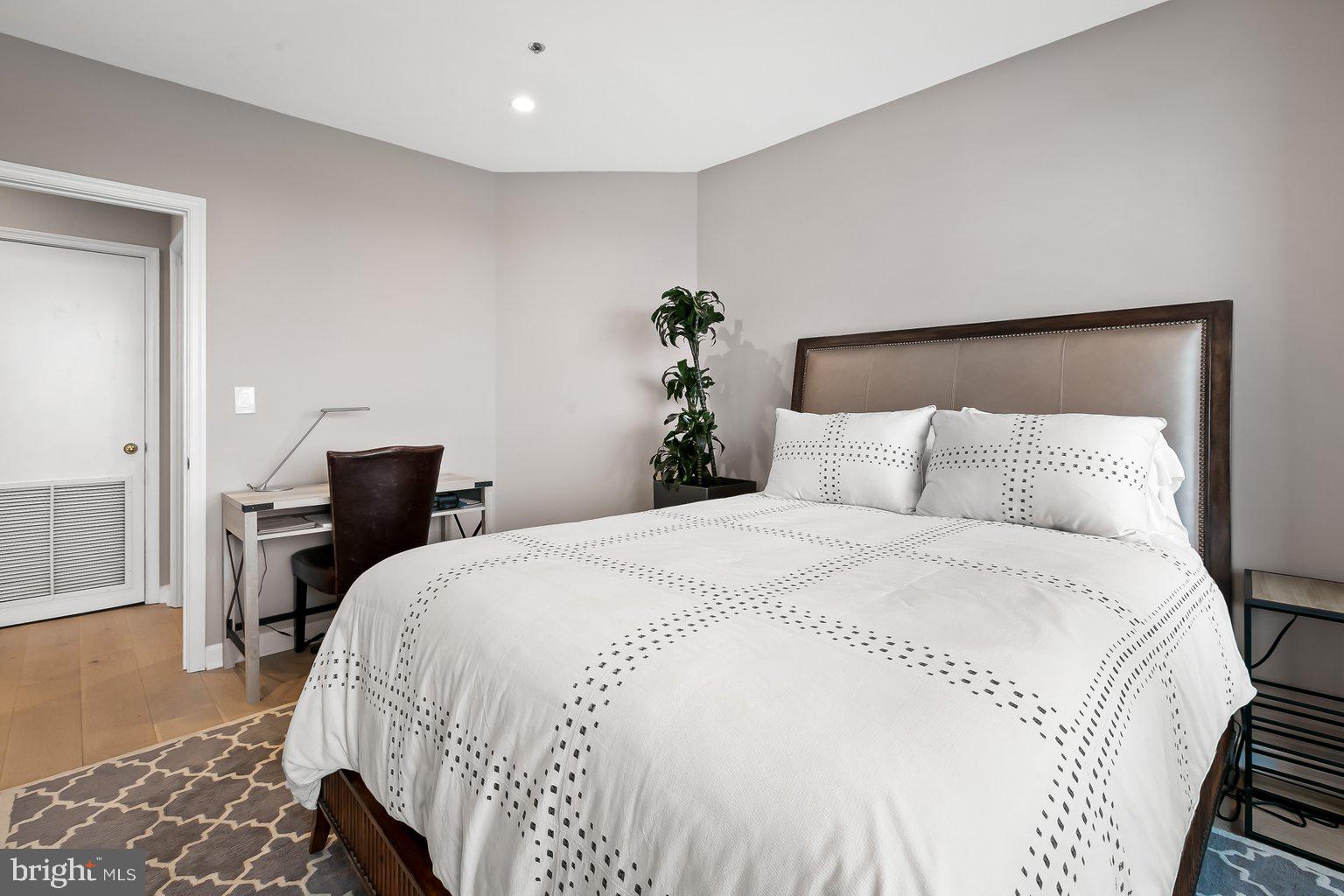 HARBORVIEW TOWERS - Residential