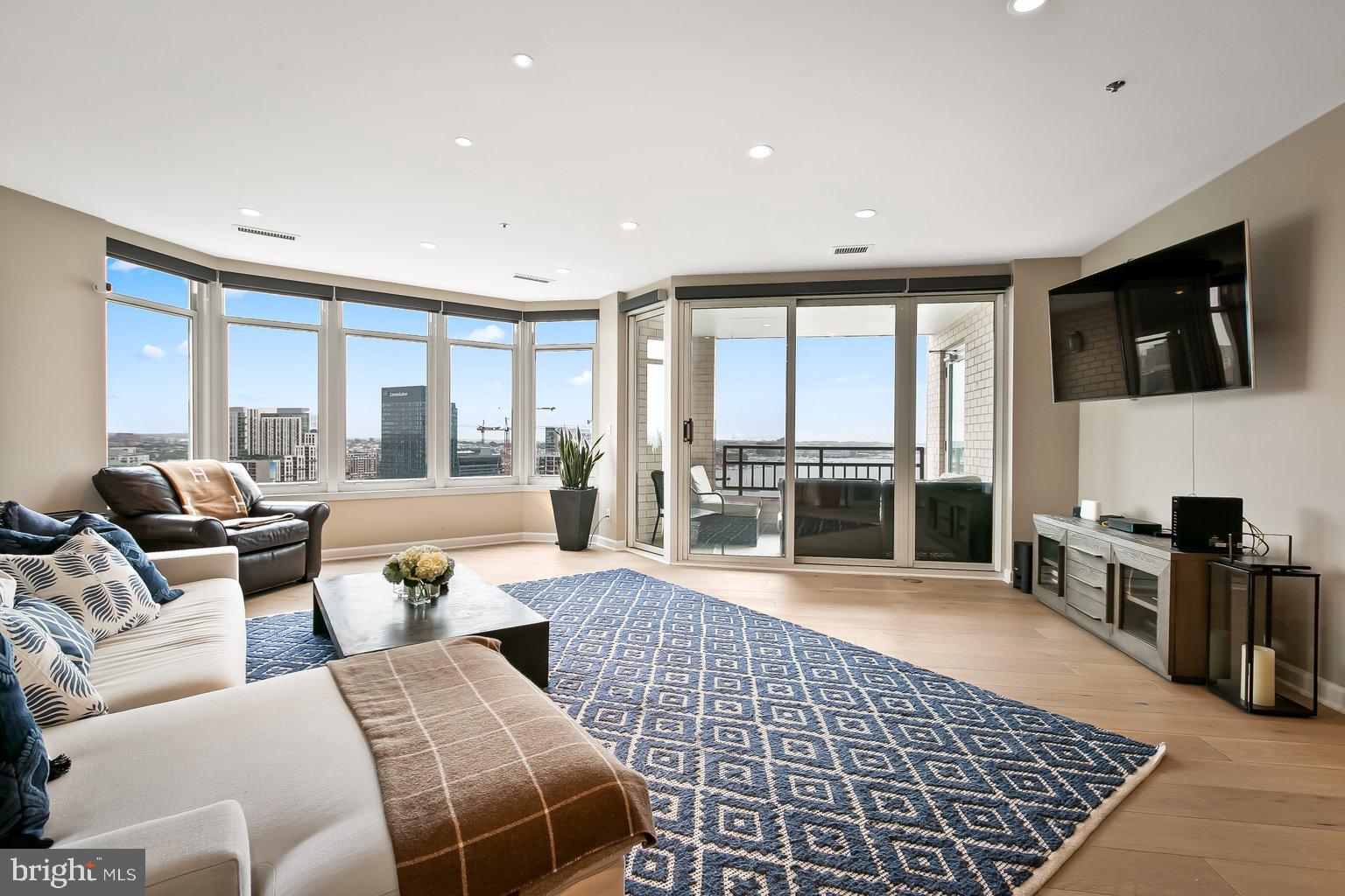 HARBORVIEW TOWERS - Residential