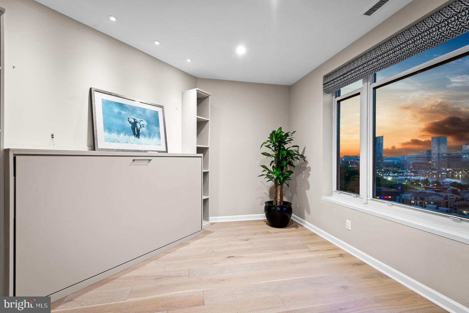 HARBORVIEW TOWERS - Residential