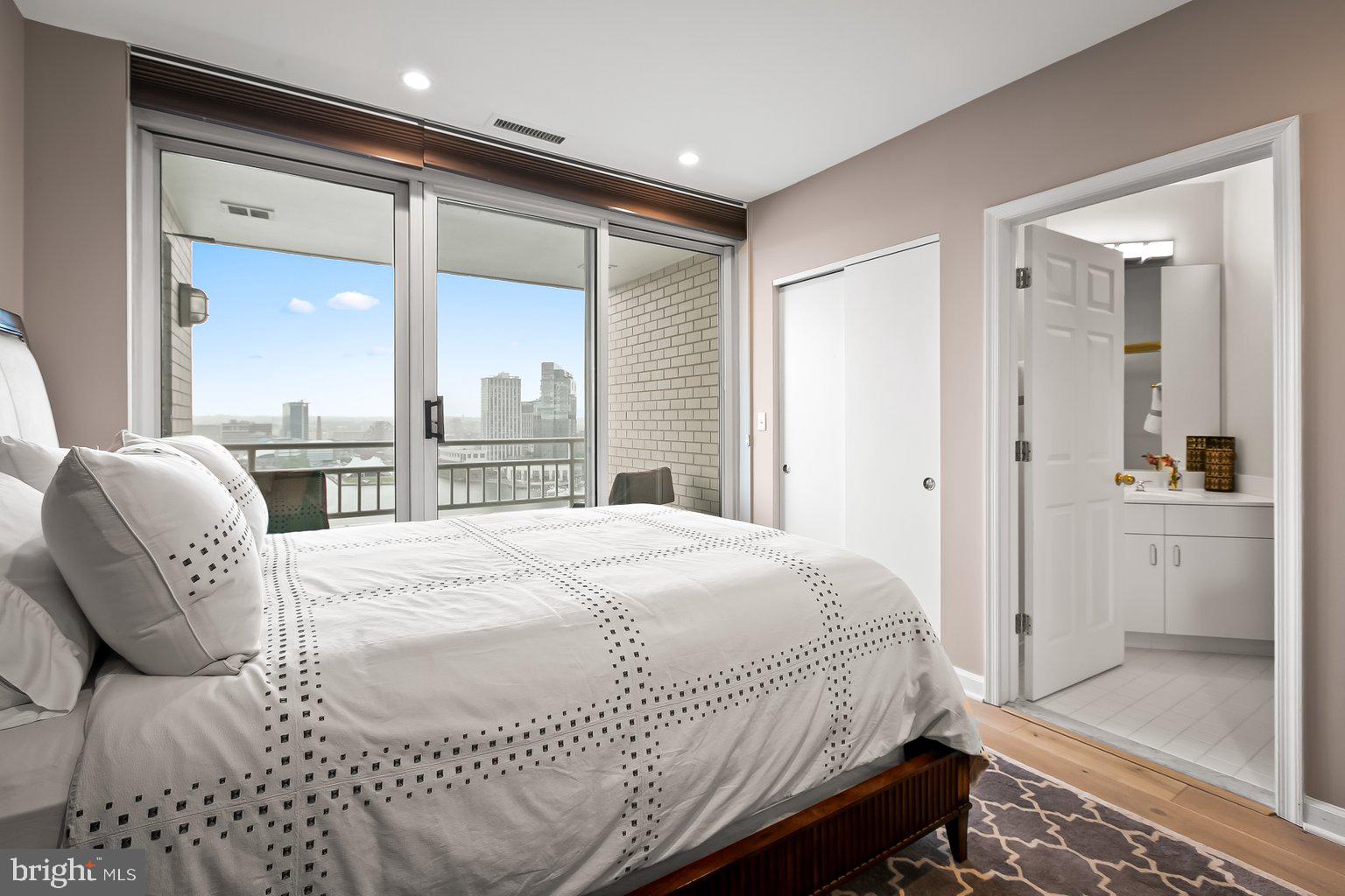 HARBORVIEW TOWERS - Residential