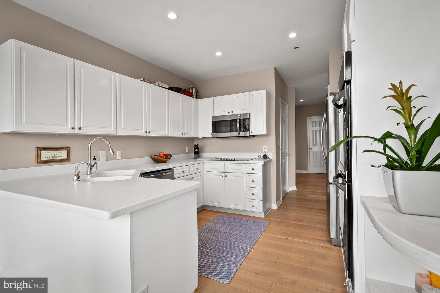 HARBORVIEW TOWERS - Residential