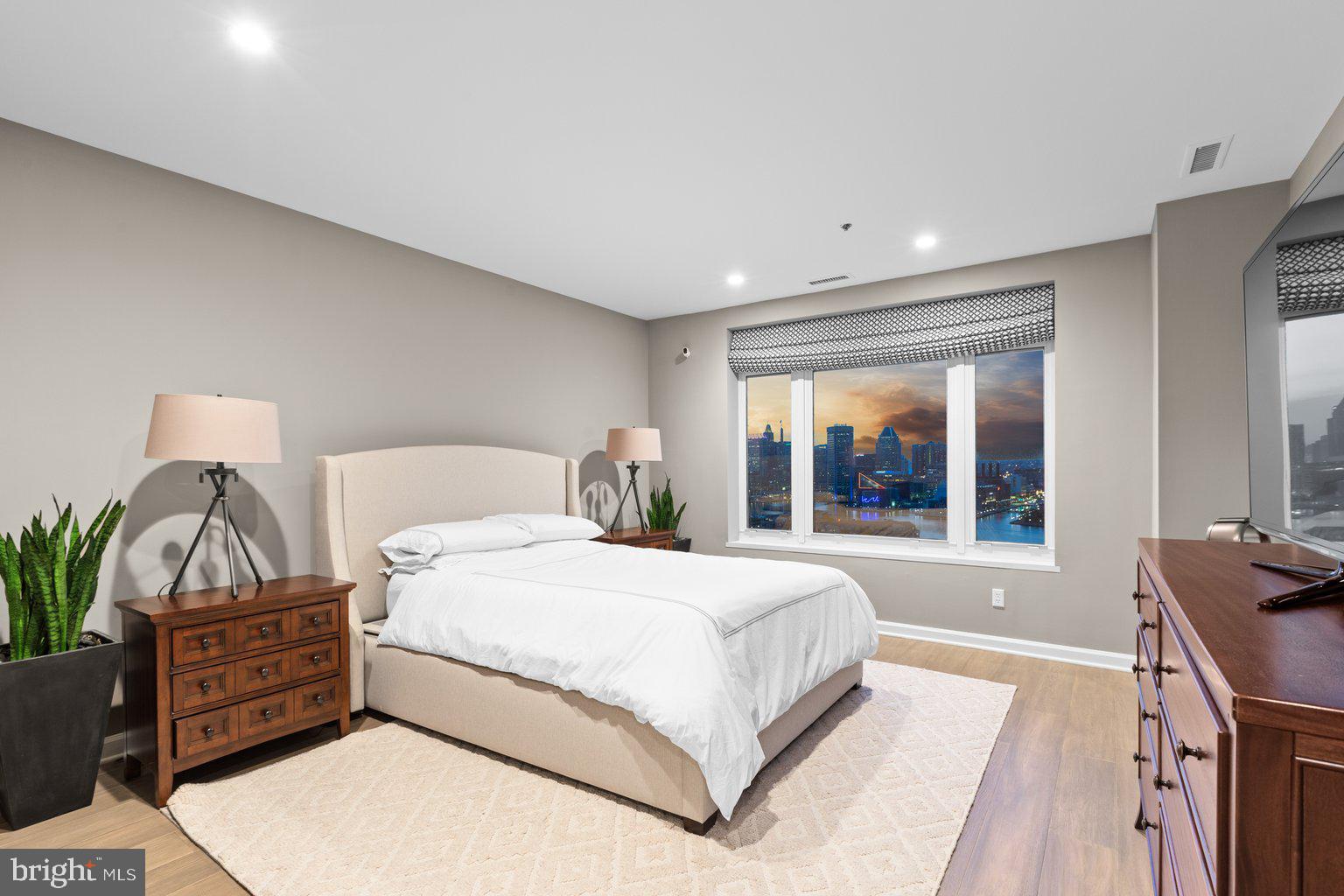 HARBORVIEW TOWERS - Residential