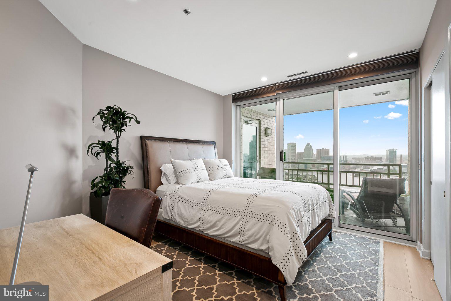 HARBORVIEW TOWERS - Residential