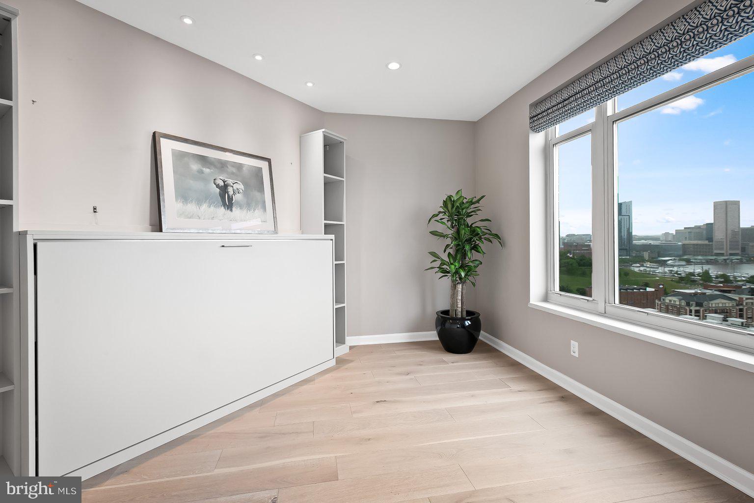 HARBORVIEW TOWERS - Residential