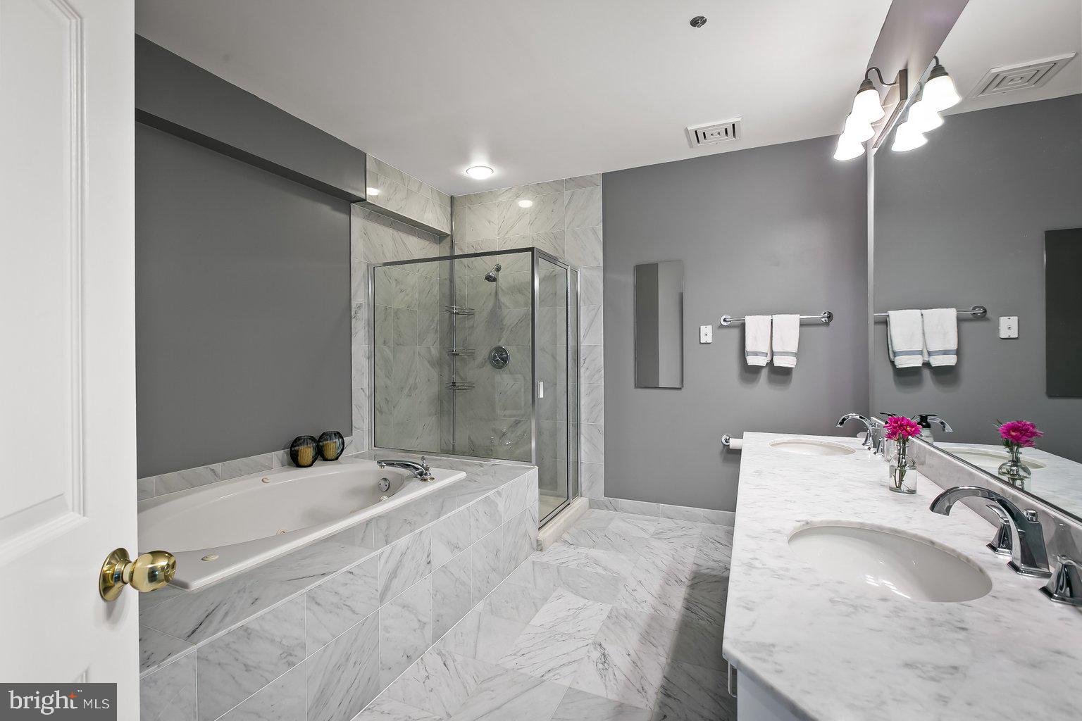 HARBORVIEW TOWERS - Residential