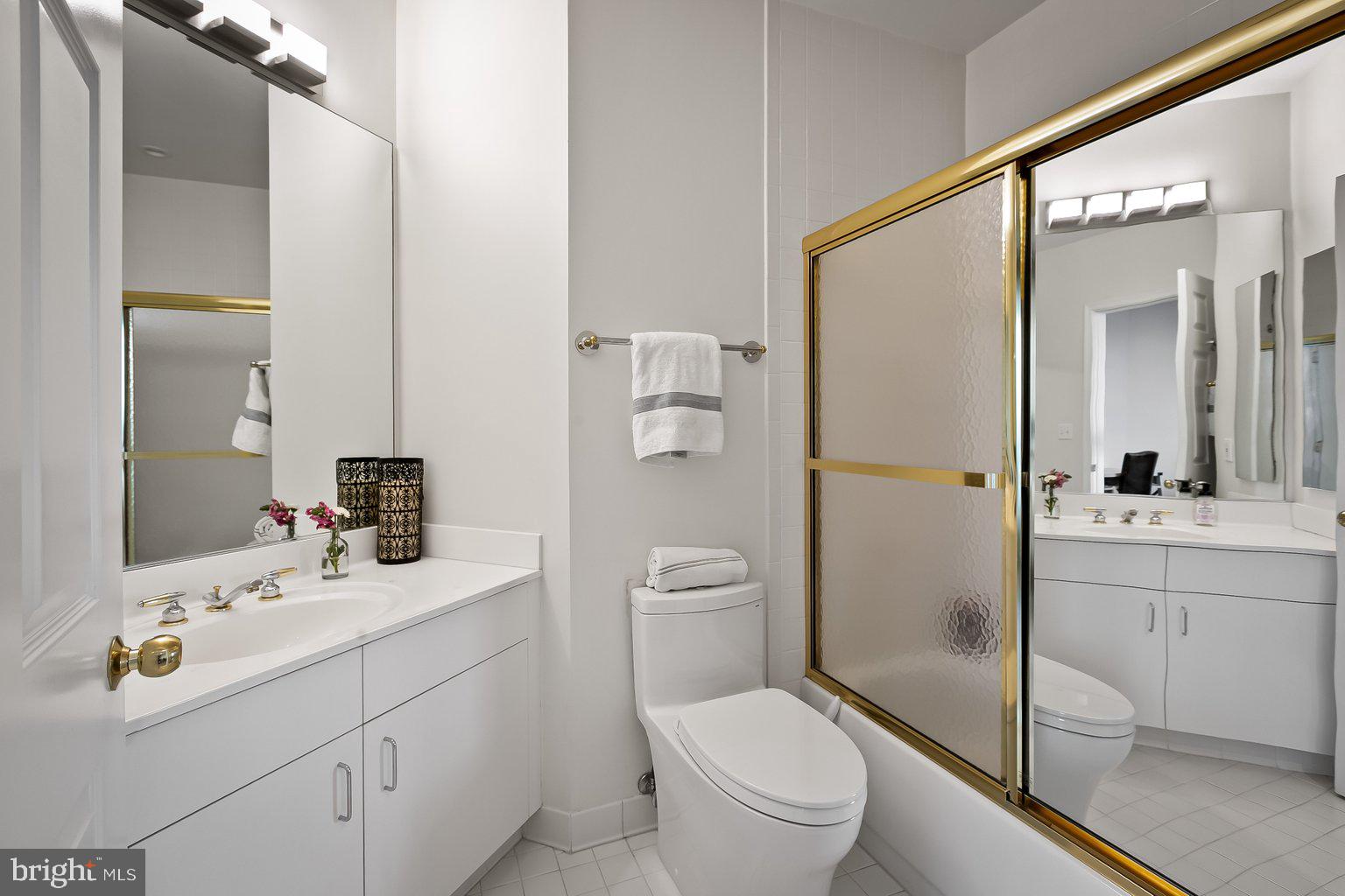 HARBORVIEW TOWERS - Residential