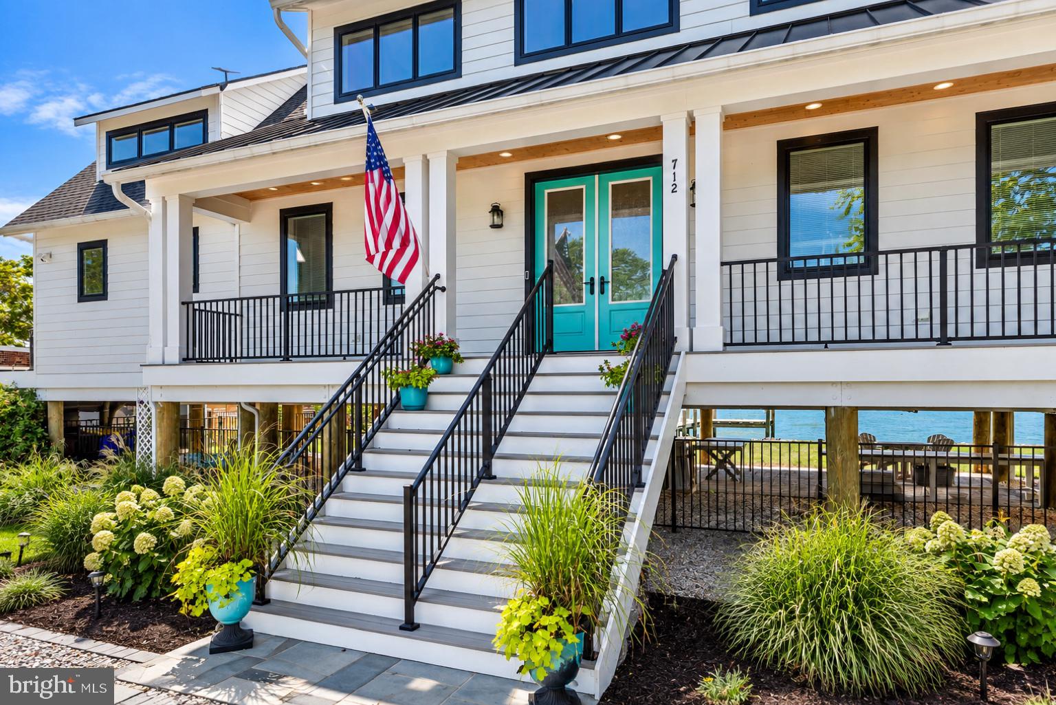 712 BAY DRIVE