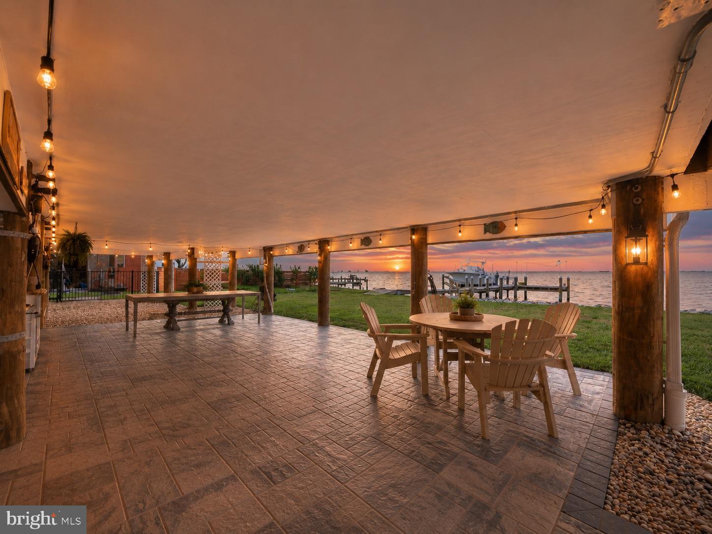712 BAY DRIVE
