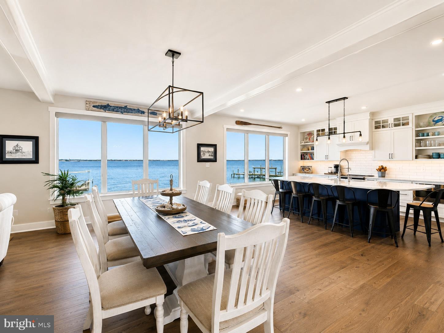 712 BAY DRIVE