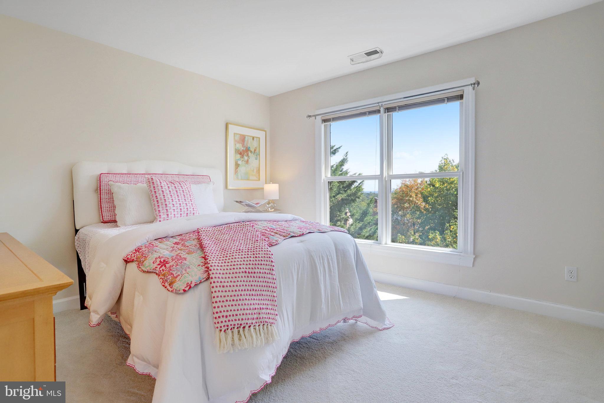 SPY HILL - Residential