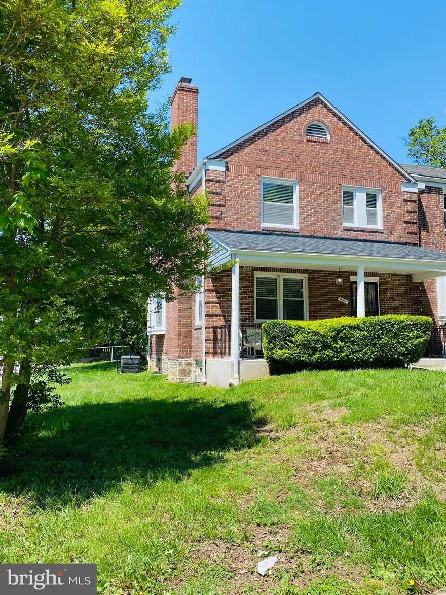 This 3BR/3BA End-of-Group​ Townhome is located on a lush tree-lined street.​ ​It features hardwood floors throughout,​ ​built-ins in the dining room,​ a gorgeous gourmet kitchen with stainless appliances and granite countertops, a front porch, and a detached ​1 car ​garage off the rear alley.  This picture-perfect home offers over 1700 square feet of finished interior space, the ease and convenience of private parking, and a location that is close to amenities and commuter routes. Make it your HOME today!