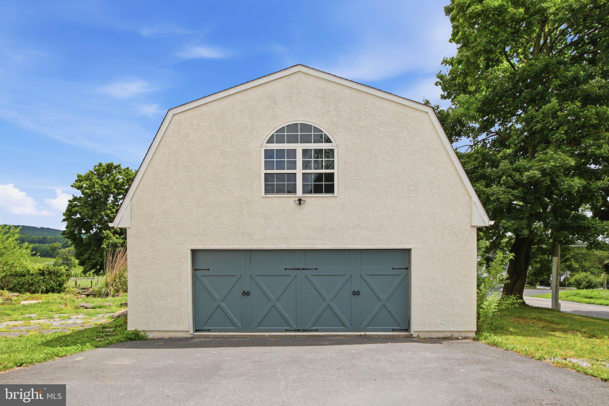 845 WHITE SCHOOL ROAD