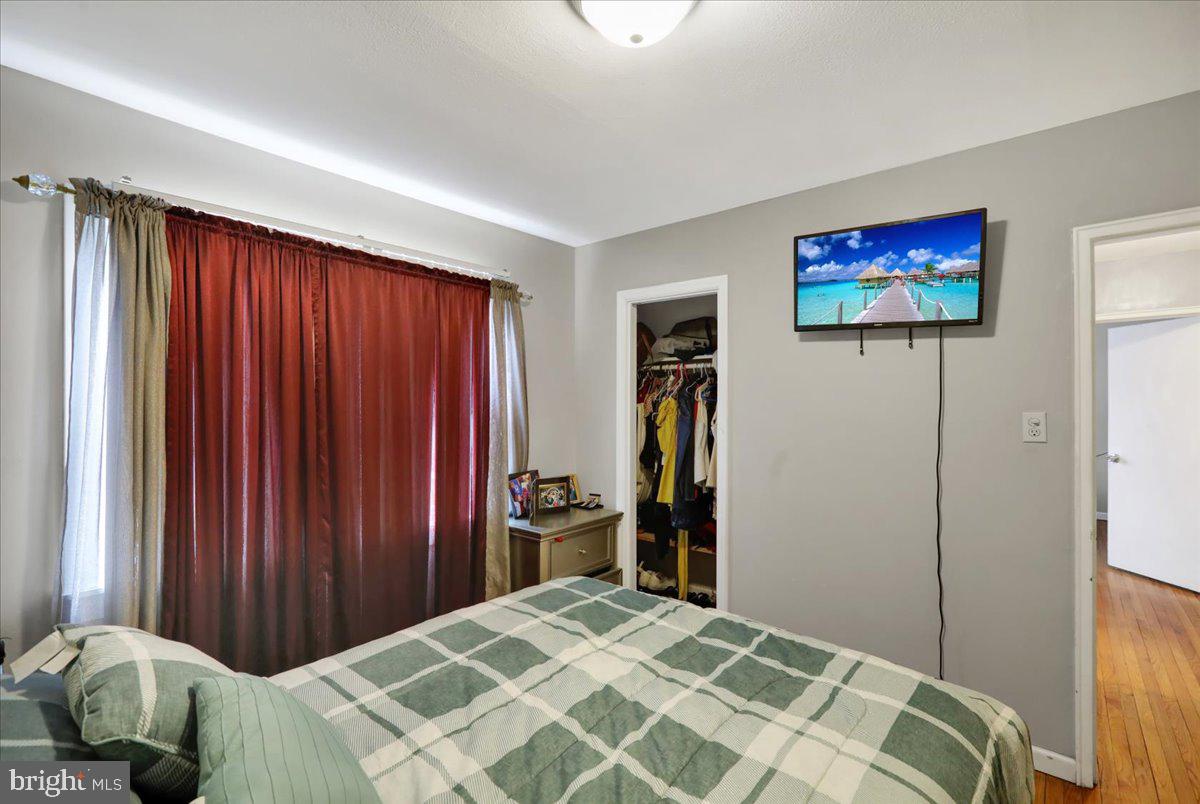 ROLLING HILLS - Residential