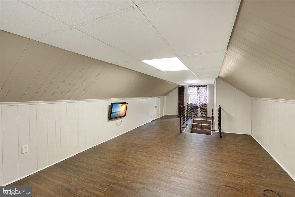 ROLLING HILLS - Residential