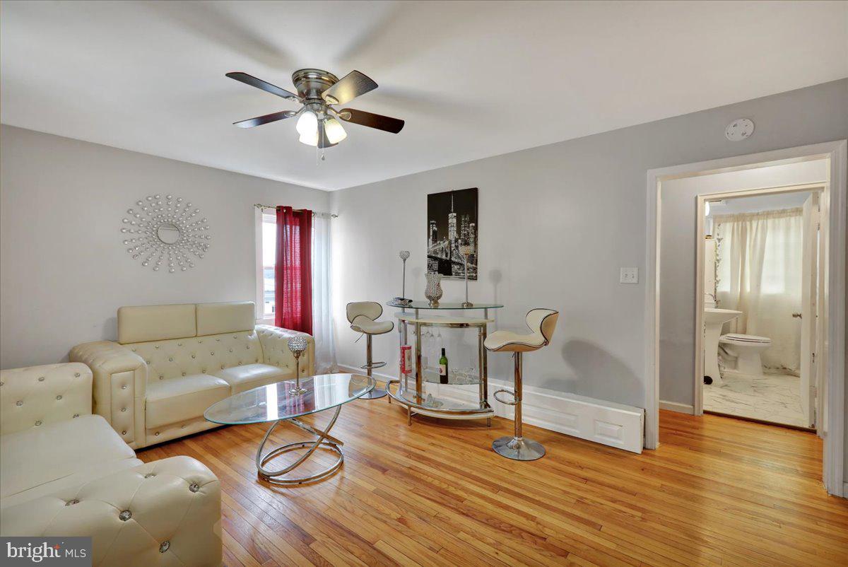 ROLLING HILLS - Residential