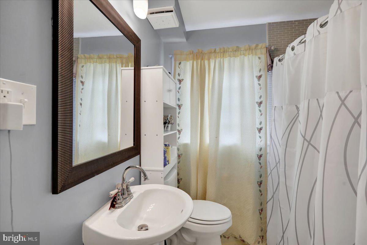 ROLLING HILLS - Residential