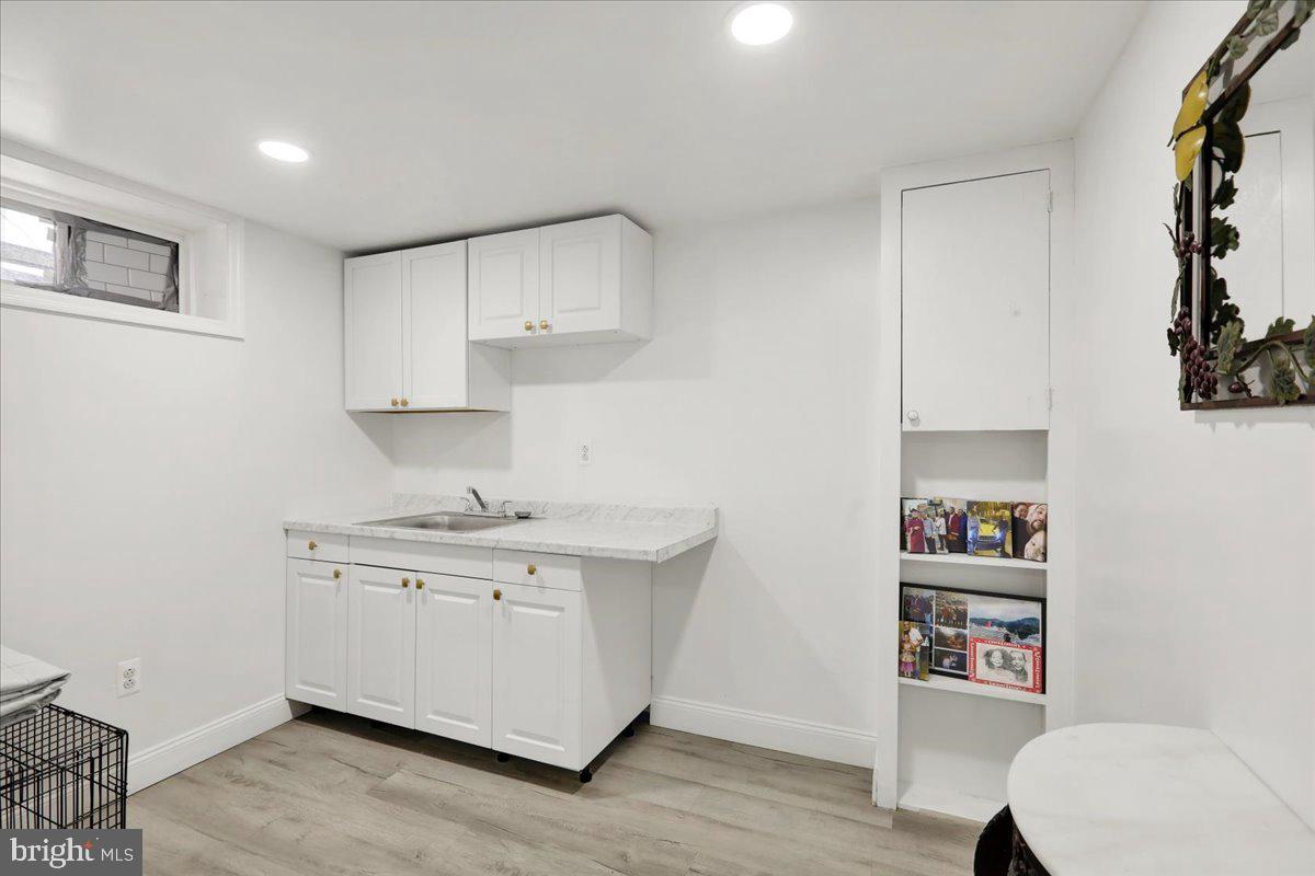 ROLLING HILLS - Residential