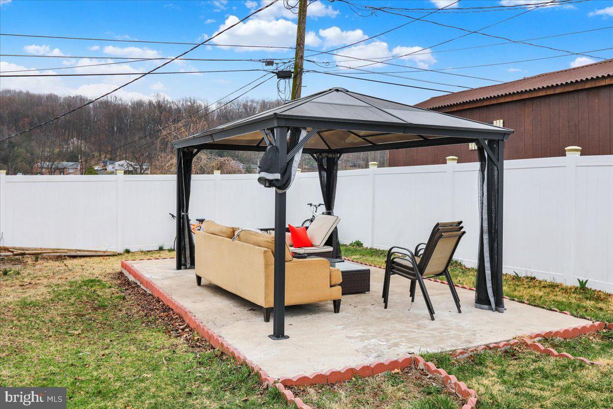 ROLLING HILLS - Residential