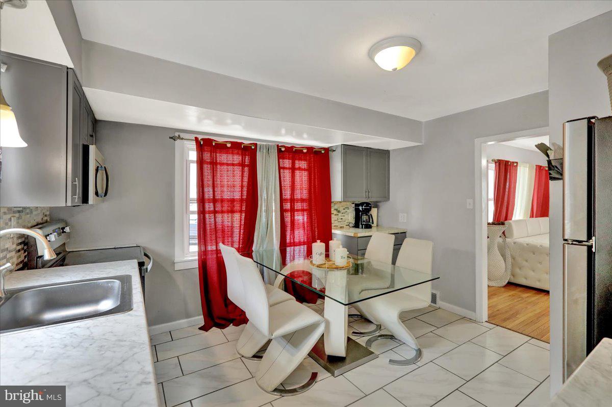 ROLLING HILLS - Residential