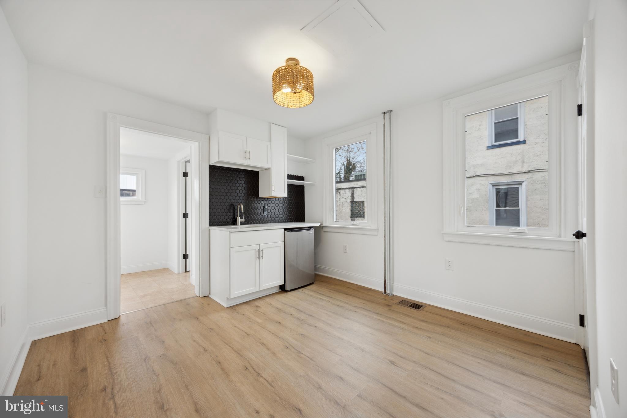 GLENSIDE - Residential Lease