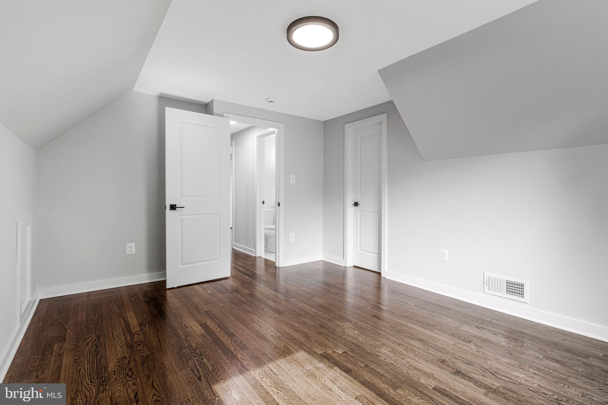 KINGS PARK - Residential Lease