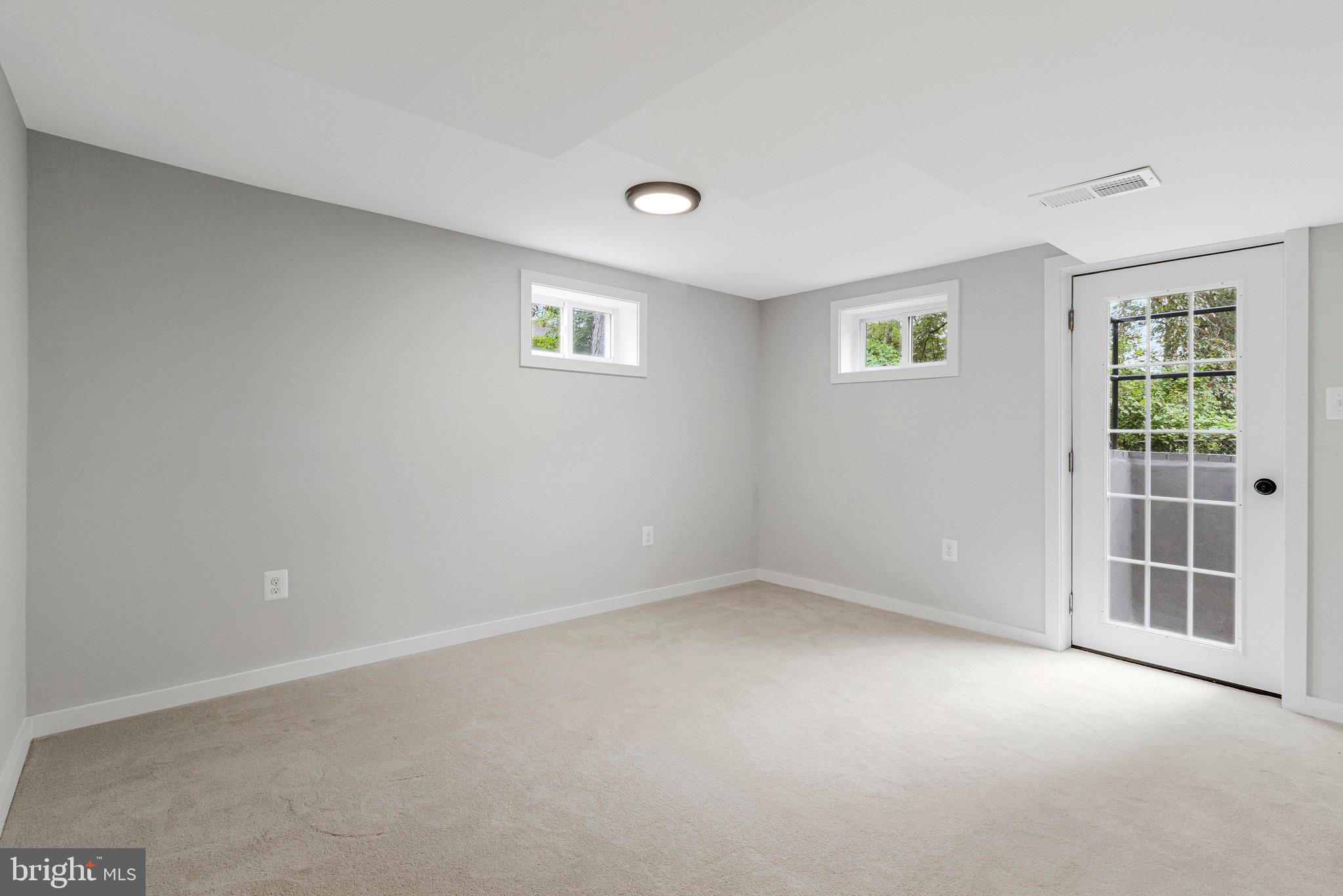 KINGS PARK - Residential Lease