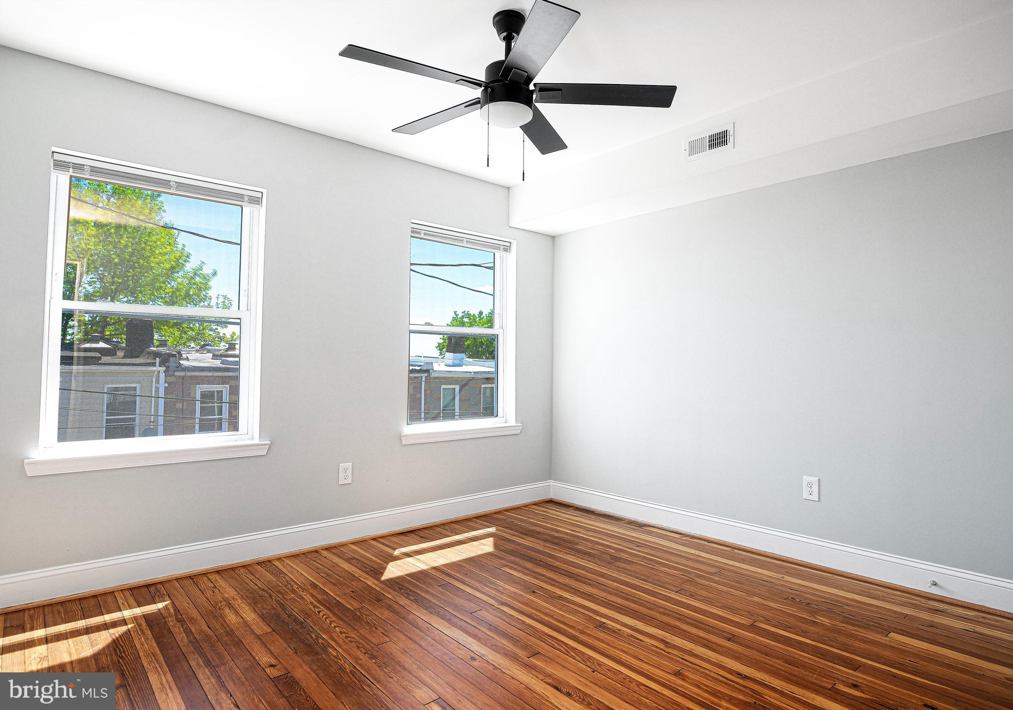 ELLWOOD PARK - Residential