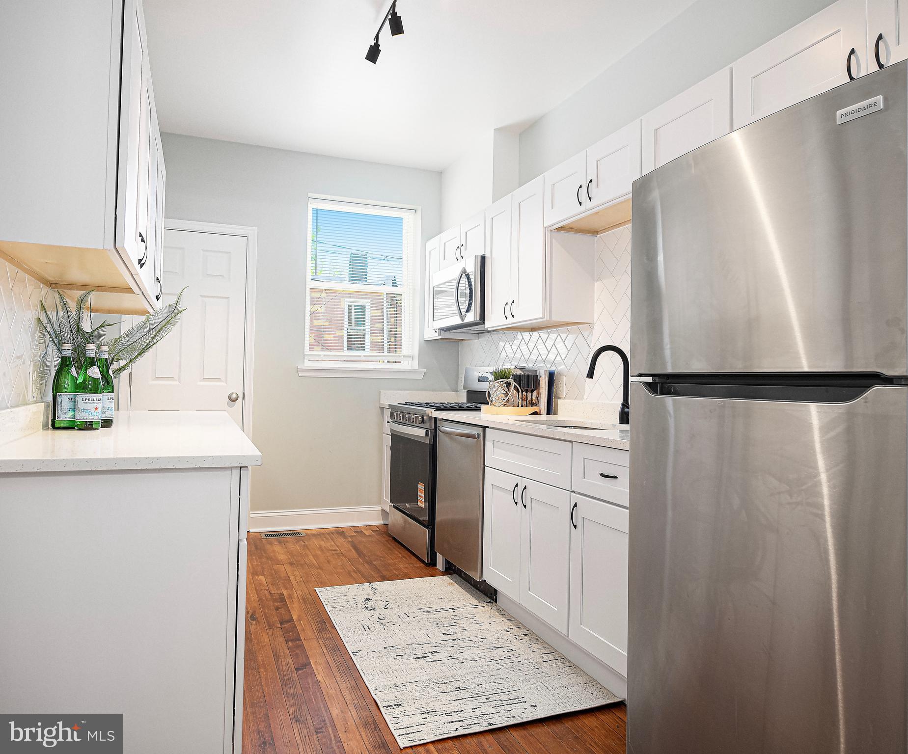 ELLWOOD PARK - Residential