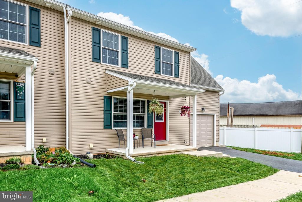 Photo of 283 Ersa Drive, ELIZABETHTOWN, PA 17022 (MLS # PALA2061452)